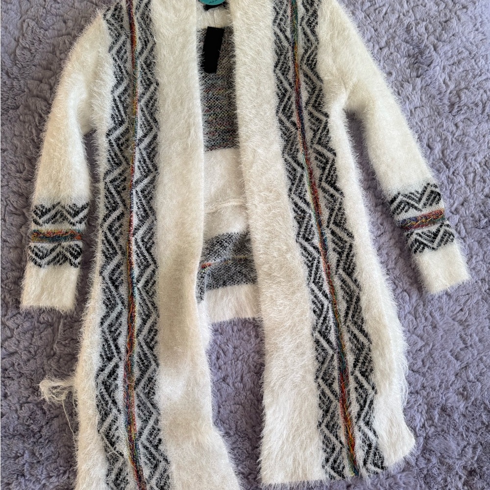 On Blue | Unique Long Cardigan Geometric Design